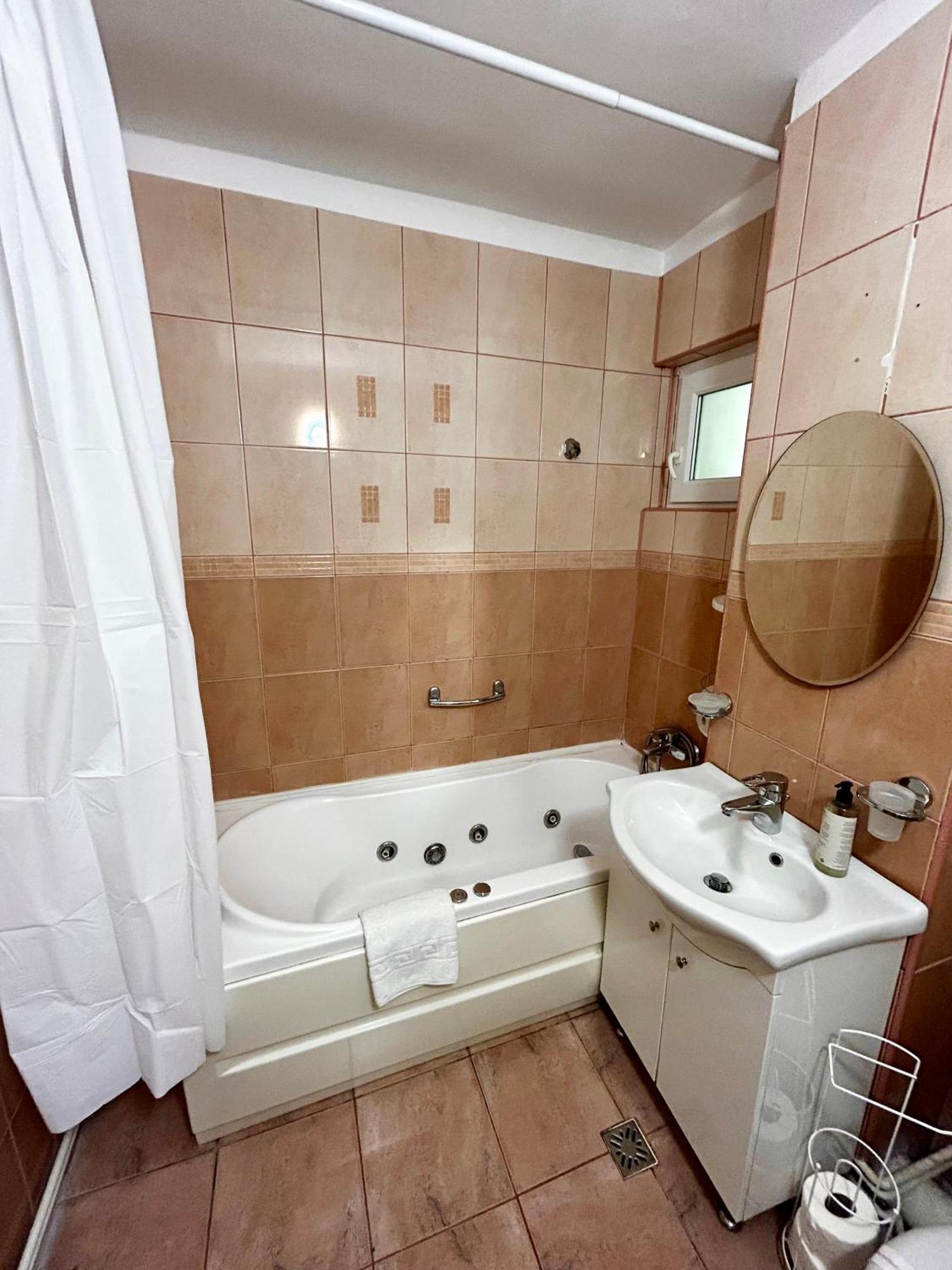 Jad - Familiy 4 Rooms Apartment - Near Forest - Racadau Brasov Exterior photo